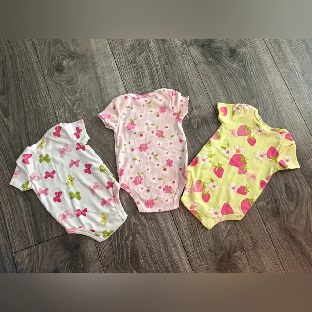 Little Chickadee 3 piece of Set Floral Baby Bodysuit 6/9 M